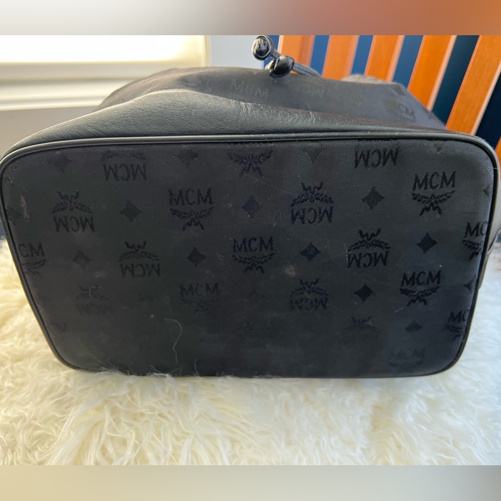 MCM Black Drawstring Shoulder/Crossbody Bucket Bag with Gold Hardware - Picture 3 of 15